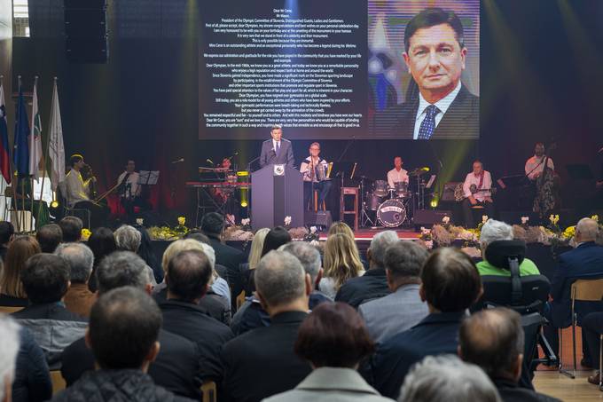 Predsednik Pahor se je udeleil slavnostne akademije ob odkritju spominskega obeleja slovenskemu olimpioniku Miroslavu Cerarju